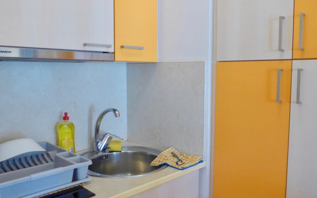 Sunny and Lively Apartment in City, Free Parking