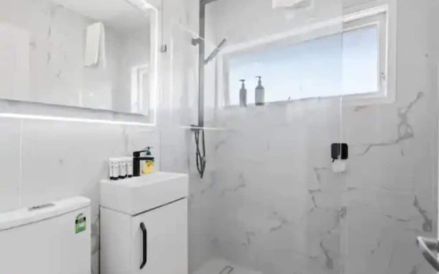 Lovely Ellerslie 2-Bedroom Unit