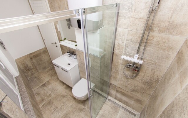 Park Plaza Suites