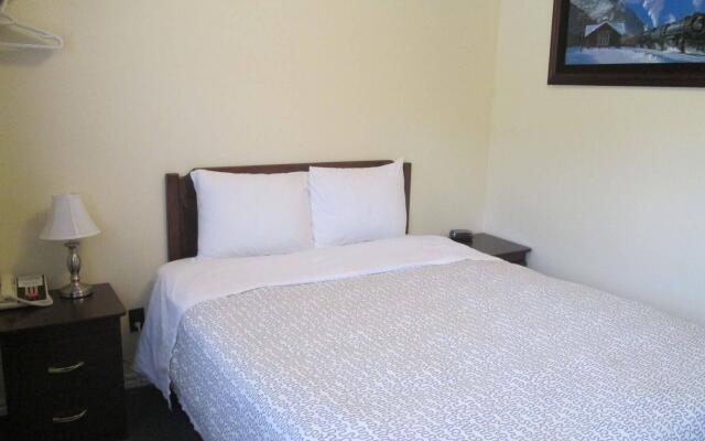 Edgewater Motel & Campground