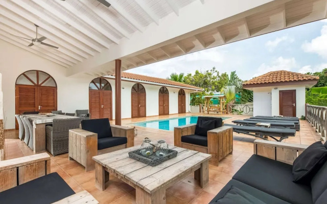 Villa in Jan Thiel With Pool