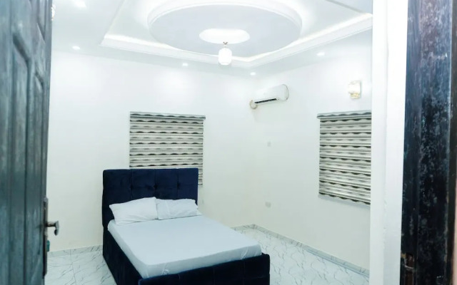 Charming 3-bed Apartment in Transe Ekulu Phase 6