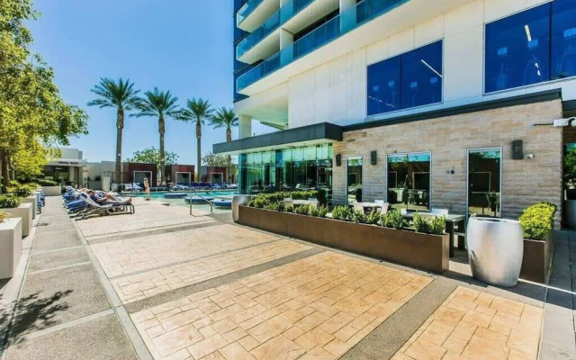 Stunning Escape Studio Unit 17th Floor!
