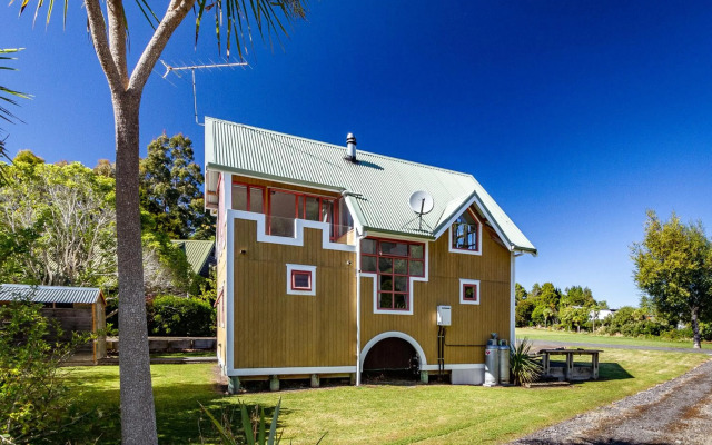 The Gingerbread House with Spa - Ohakune Holiday Home