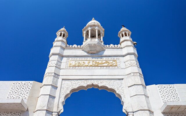 Taj Lands End