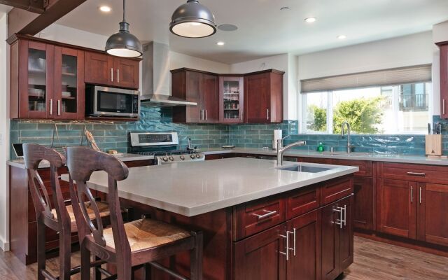 New Ventura Beach Craftsman Home by RedAwning