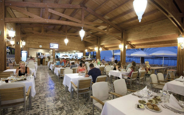 Quattro Beach Spa & Resort Hotel