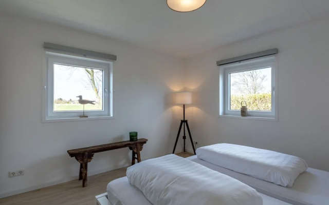 Modern Bungalow Close to the Beach