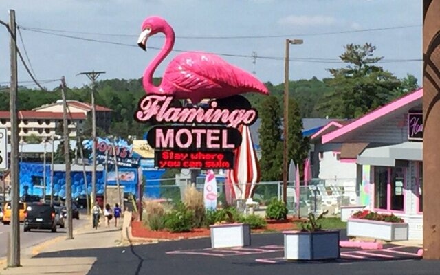 Flamingo Motel & Suites