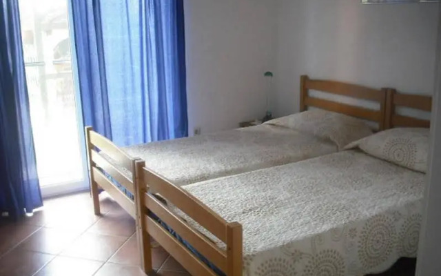 Catalina Apartments