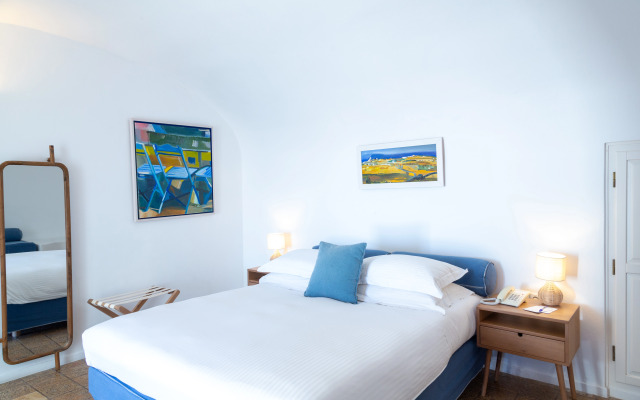 Pantelia Suites