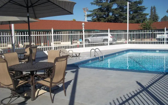 Holiday Motel Oakdale