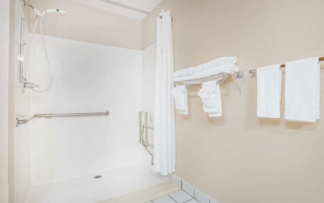 Baymont Inn Suites Indianapolis Airport