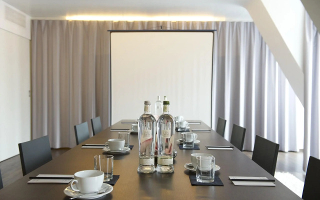 Hotel Q