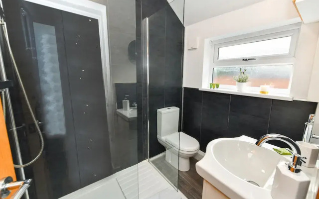 Long Eaton Modern 4bed House