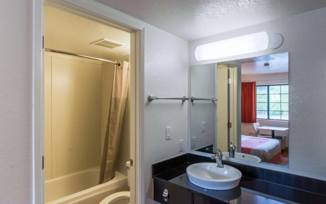 Motel 6 Redding, CA - North