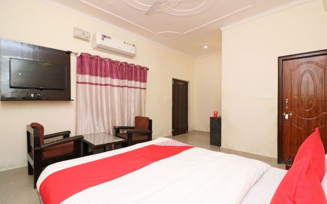 Oyo 22359 Hotel Raj Palace