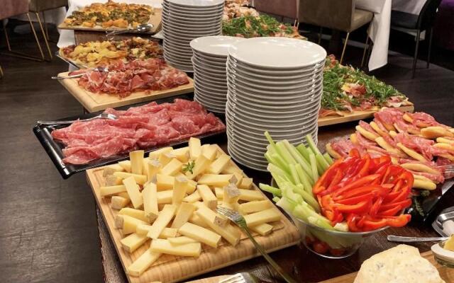 Emotional Grand Motel