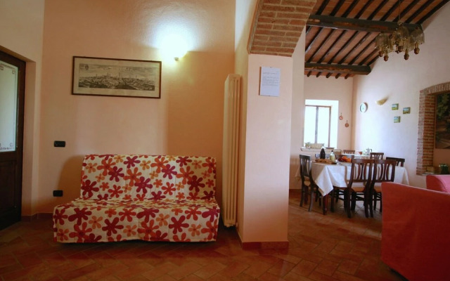 Farmhouse in Asciano With Pool & BBQ