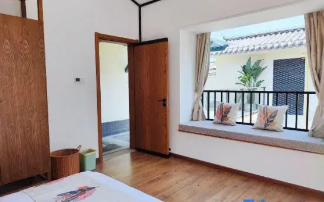 March Li Dali Small Courtyard Holiday Villa
