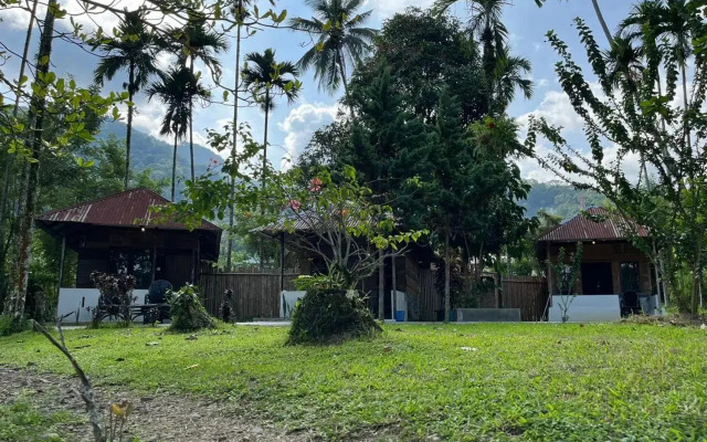 Muaro Beach Bungalow