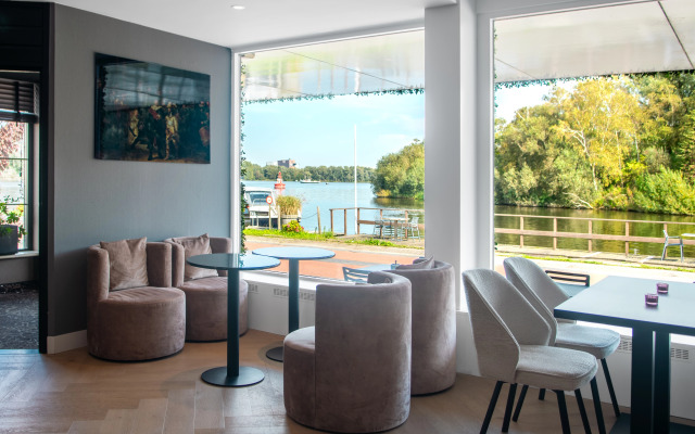 Amsterdam Lake Hotel