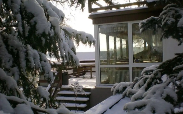 Holiday House House by the Lake