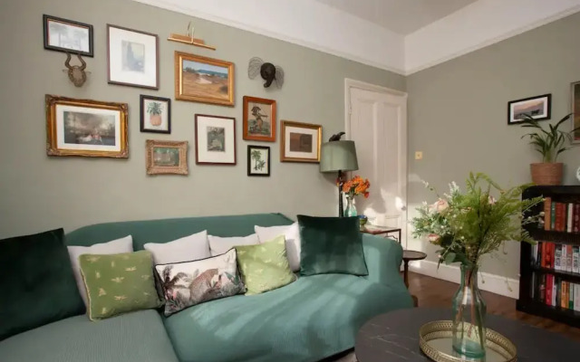 Stylish and Bright 2 Bedroom Flat in Bristol