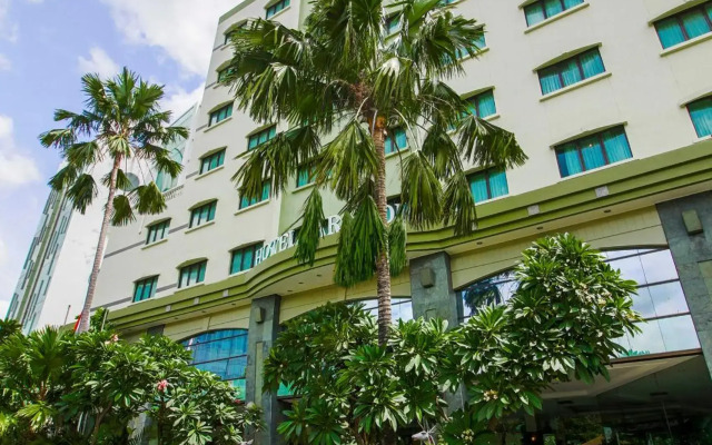Paragon Gallery Hotel