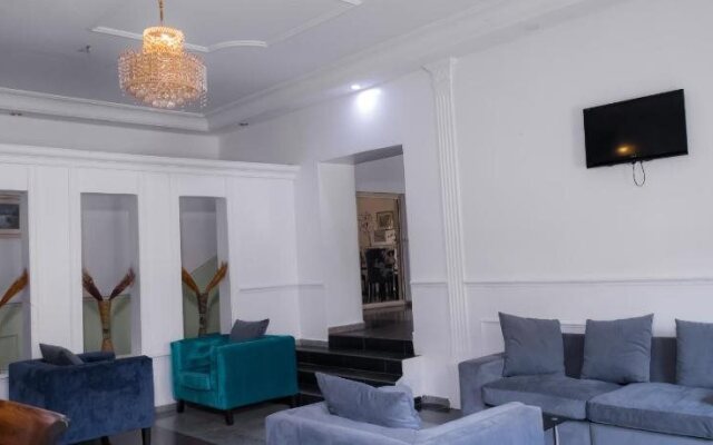 Bristlecone Suites & Apartment