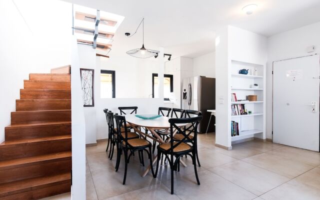 Chic Duplex Penthouse by FeelHome