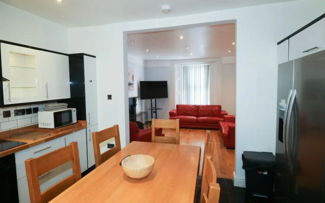 11 Magdalene Road