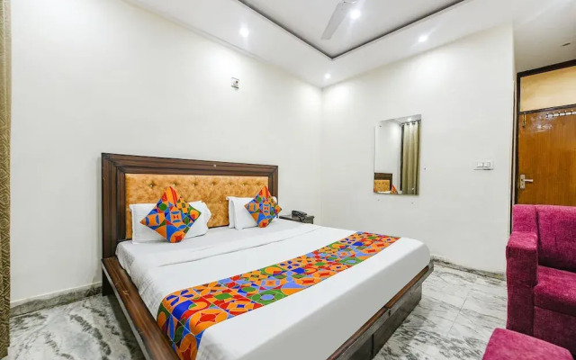 Fabhotel Royal Inn