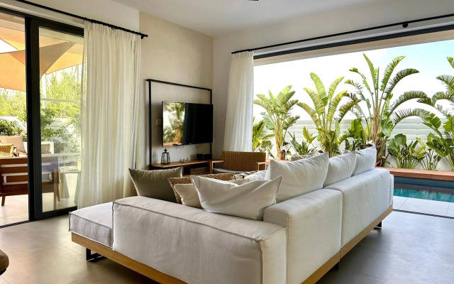 Lora Pearl Luxury Villa By Louis Hotels