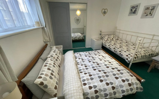 Barracuda, Beachside Apartment