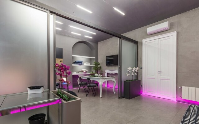 Into Apartments - Studio Somis