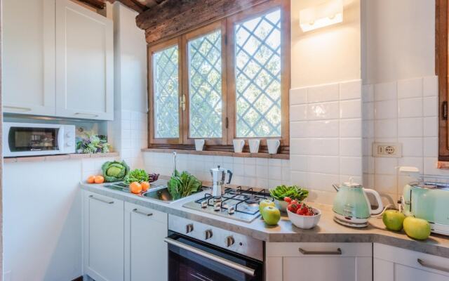 Casa Genny in Lucca With 1 Bedrooms and 1 Bathrooms