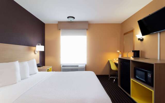 Days Inn by Wyndham Anderson IN