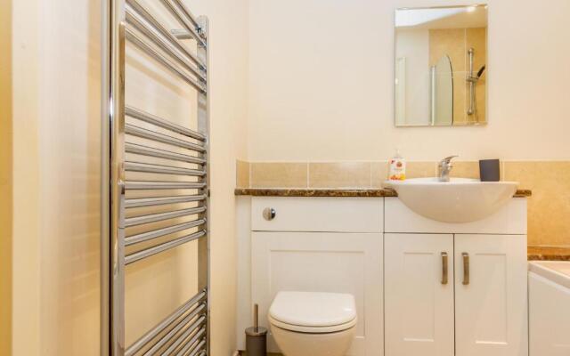 Apartment 4 Hillbrook House, Malvern - Guest Homes