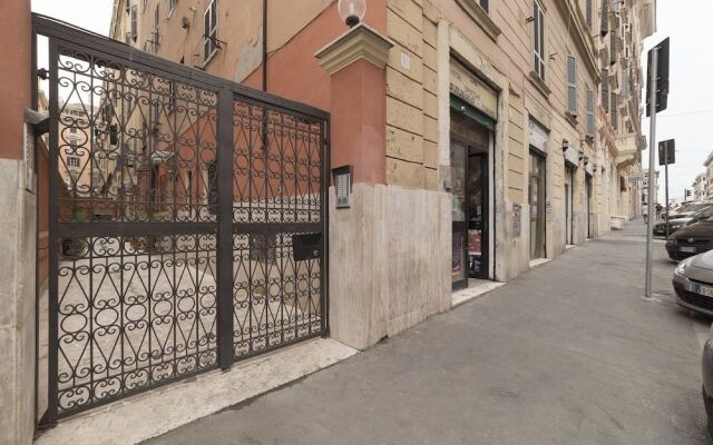 Romantic Vintage Colosseum Apartment