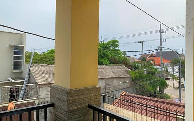 OYO Life 3082 Kost Putri Wonorejo