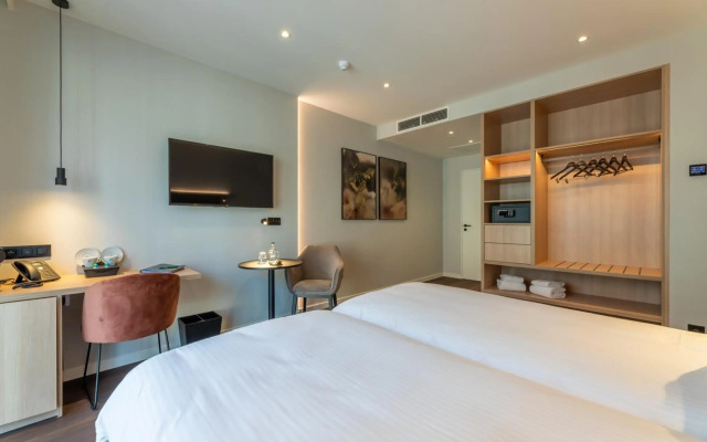 The CORNR Hotel