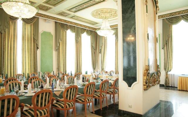 Warsaw Hotel