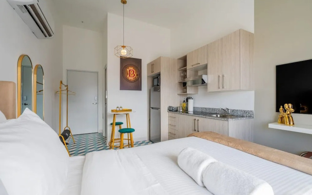 w Radiant Loft w Fabulous Deco in Santa Ana