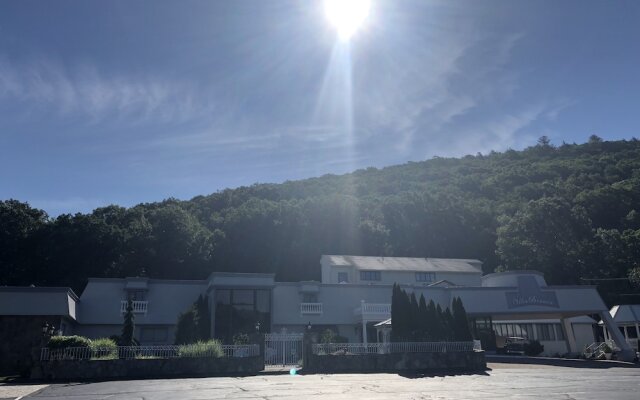 Villa On The River Inn