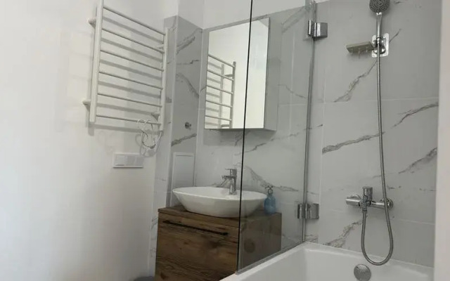 Про Апартаменты на ул. Брамса, д. 21