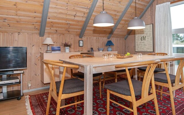 Vibrant Holiday Home In Fano Near Sea
