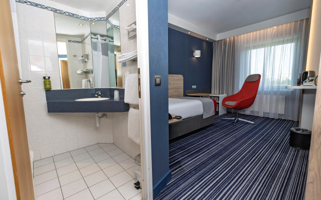 Holiday Inn Express Geneva Airport by IHG – Guest Rooms – Meyrin