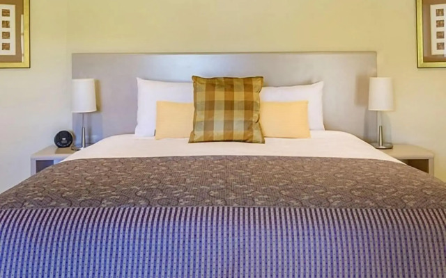 The Woodbridge Waterfront Rooms.