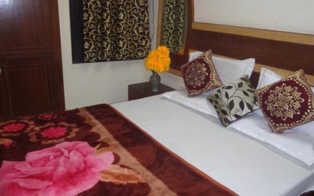 Hotel Darpan Palace